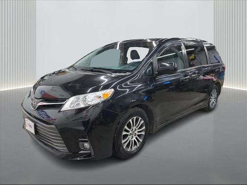 2020 Toyota Sienna XLE