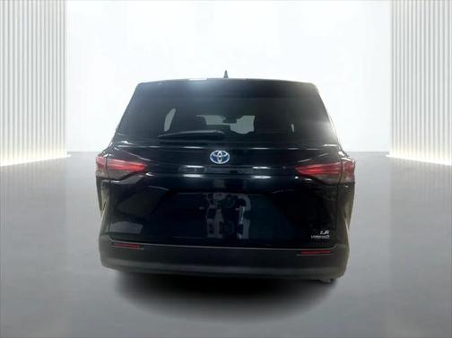 2022 Toyota Sienna LE