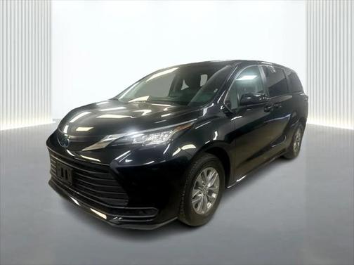 2022 Toyota Sienna LE