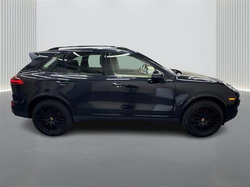 2017 Porsche Cayenne Platinum Edition