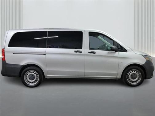 2016 Mercedes-Benz Metris Base