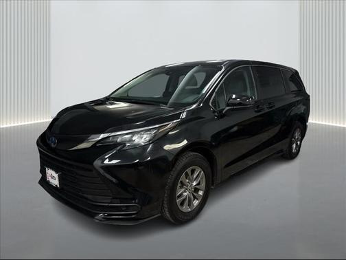 2024 Toyota Sienna LE