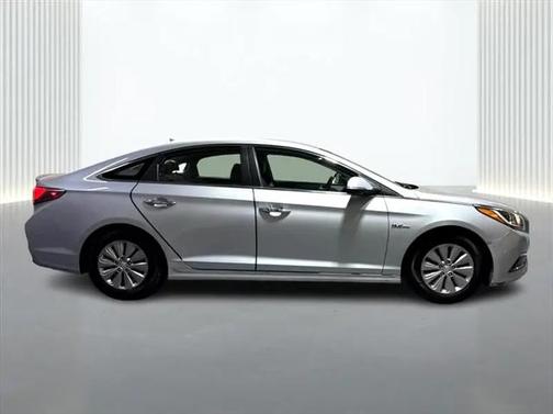 2017 Hyundai SONATA Hybrid SE
