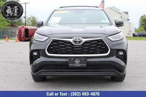 Midnight Black Metallic 2023 Toyota Highlander XLE