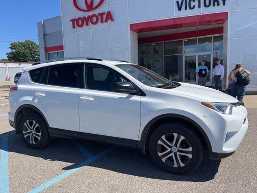2017 Toyota RAV4 LE