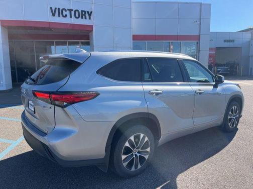 2021 Toyota Highlander Hybrid XLE