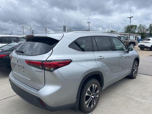 2021 Toyota Highlander Hybrid XLE