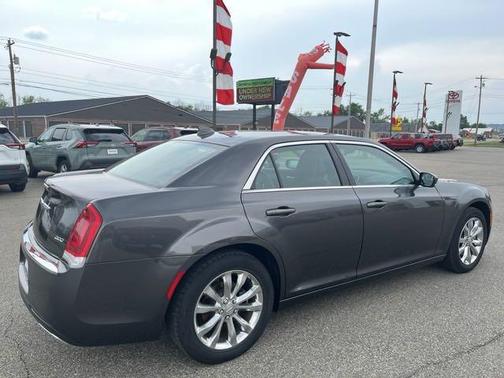 2021 Chrysler 300 Touring