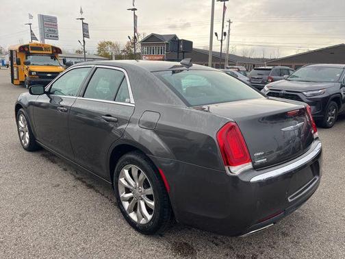 2021 Chrysler 300 Touring