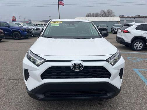 2025 Toyota RAV4 LE