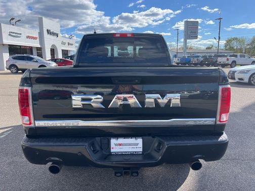 Brilliant Black Crystal Pearlcoat 2016 RAM 1500 Longhorn