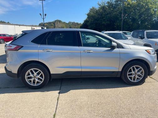 Silver Metallic 2024 Ford Edge SEL