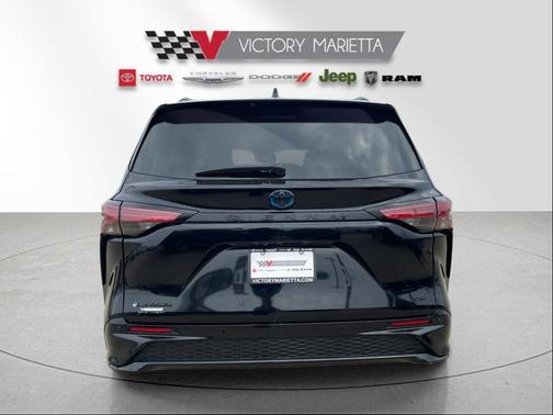 2025 Toyota Sienna XSE 7 Passenger