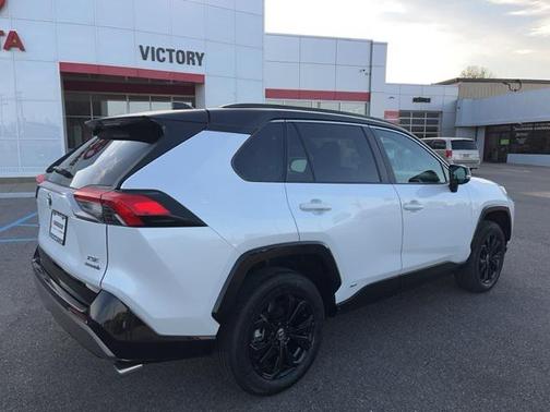 2023 Toyota RAV4 Hybrid SE