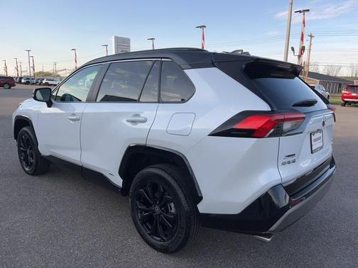 2023 Toyota RAV4 Hybrid SE