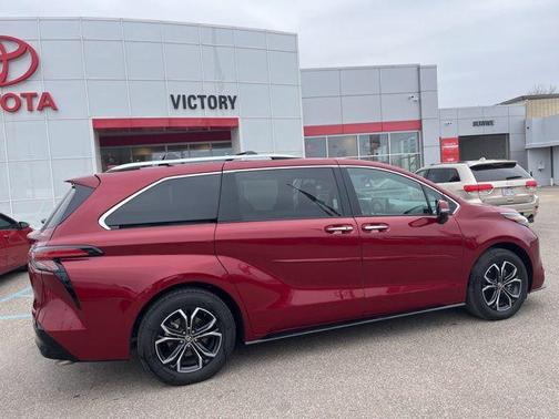 2025 Toyota Sienna Platinum