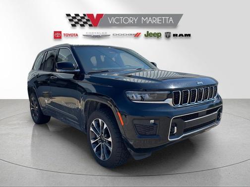 Diamond Black Crystal Pearl 2022 Jeep Grand Cherokee Overland