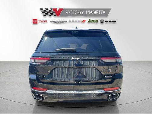 Diamond Black Crystal Pearl 2022 Jeep Grand Cherokee Overland