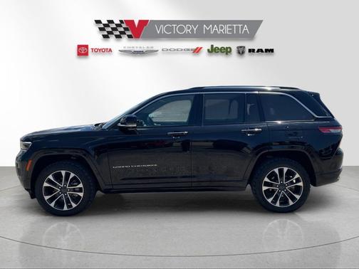 Diamond Black Crystal Pearl 2022 Jeep Grand Cherokee Overland