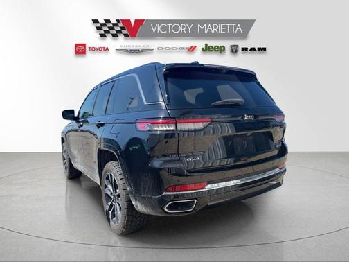 Diamond Black Crystal Pearl 2022 Jeep Grand Cherokee Overland