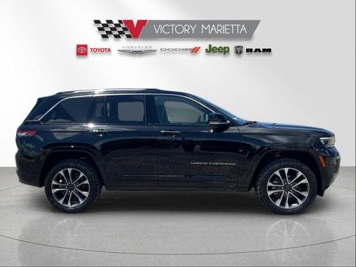 Diamond Black Crystal Pearl 2022 Jeep Grand Cherokee Overland