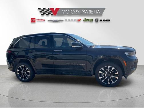 Diamond Black Crystal Pearl 2022 Jeep Grand Cherokee Overland