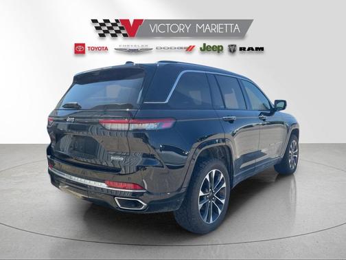 Diamond Black Crystal Pearl 2022 Jeep Grand Cherokee Overland