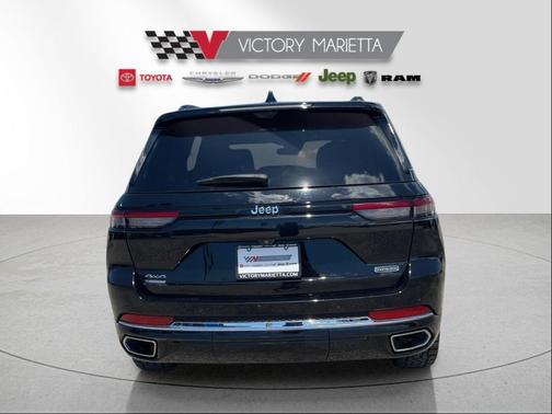 Diamond Black Crystal Pearl 2022 Jeep Grand Cherokee Overland
