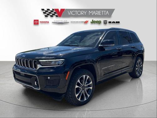 Diamond Black Crystal Pearl 2022 Jeep Grand Cherokee Overland