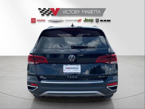 Deep Black Pearl 2024 Volkswagen Taos 1.5T SE