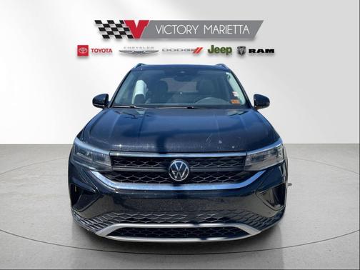 Deep Black Pearl 2024 Volkswagen Taos 1.5T SE