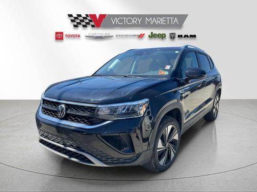 Deep Black Pearl 2024 Volkswagen Taos 1.5T SE