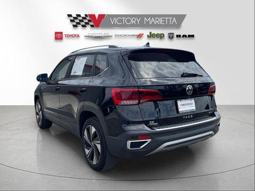 Deep Black Pearl 2024 Volkswagen Taos 1.5T SE
