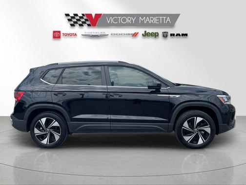 Deep Black Pearl 2024 Volkswagen Taos 1.5T SE