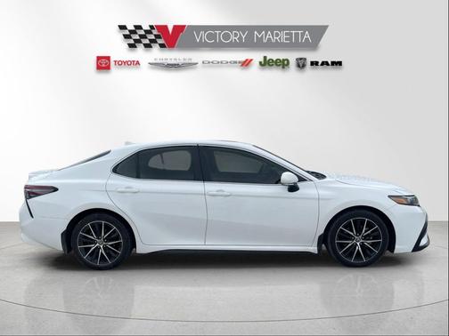 Ice Cap 2023 Toyota Camry SE