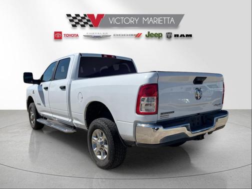 Bright White Clearcoat 2024 RAM 2500 Big Horn Crew Cab 4x4 6'4' Box