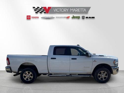 Bright White Clearcoat 2024 RAM 2500 Big Horn Crew Cab 4x4 6'4' Box