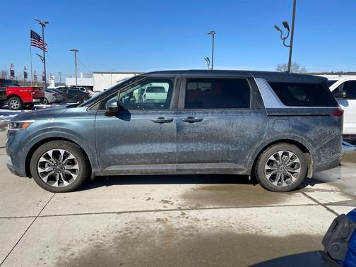 2024 Kia Carnival EX