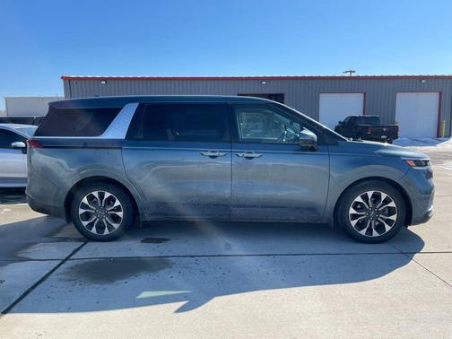 2024 Kia Carnival EX