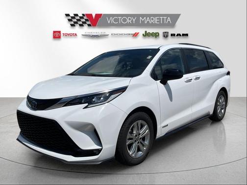 Super White 2021 Toyota Sienna XSE 7 Passenger