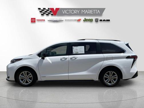 Super White 2021 Toyota Sienna XSE 7 Passenger