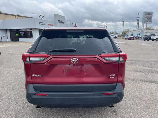 2025 Toyota RAV4 XLE