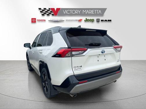 Blizzard Pearl 2019 Toyota RAV4 Hybrid SE