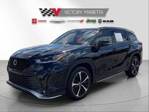 Midnight Black Metallic 2022 Toyota Highlander XSE