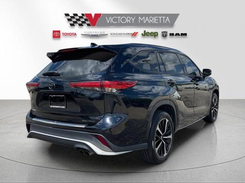 Midnight Black Metallic 2022 Toyota Highlander XSE