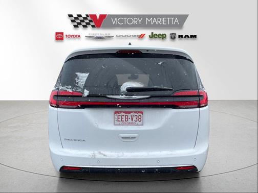 2025 Chrysler Pacifica L