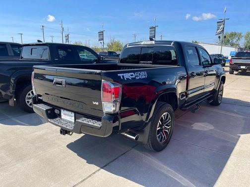 Midnight Black Metallic 2022 Toyota Tacoma TRD Sport