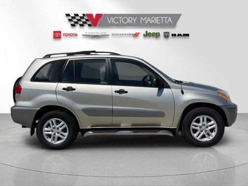 Vintage Gold 2002 Toyota RAV4 Base