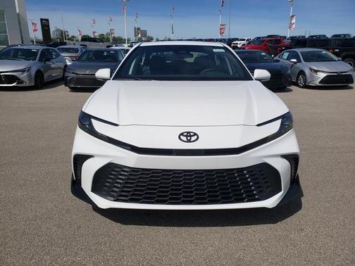 Ice 2026 Toyota Camry SE