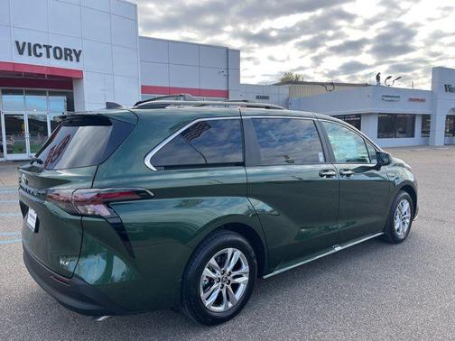2025 Toyota Sienna XLE 7 Passenger